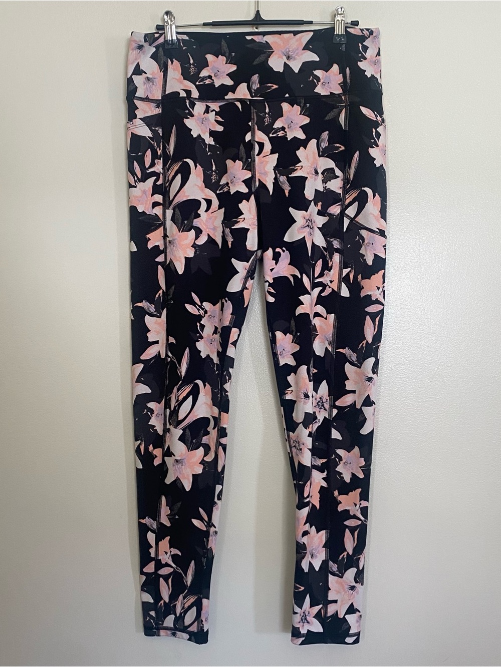 Victoria Secret Floral High-Rise Leggings — Black with Blush Pink Flowers